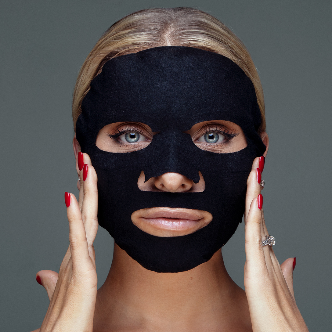Sanne Alexandra bär detox sheet mask Swiss clinic